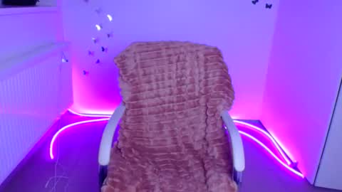 Lora online show from 02-02-26, 06:12