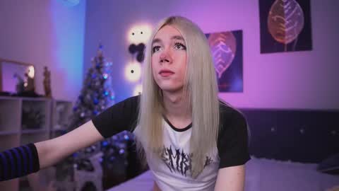 Snapshot of lora_long chatting on 12-21-25, 02:46 lora_long online show from 12-21-25, 02:46