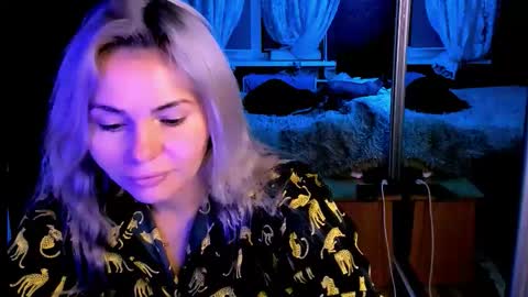 Lora online show from 10-28-25, 02:37