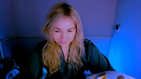 Lora online show from 04-13-26, 02:17