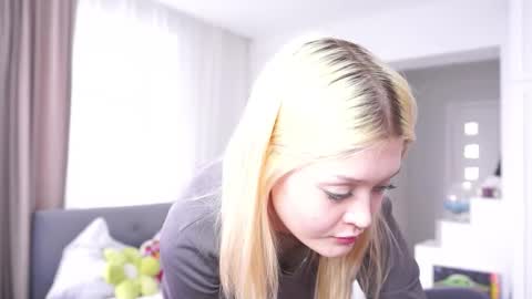 Lora online show from 02-17-26, 07:38