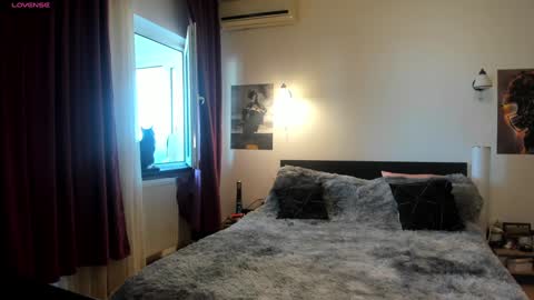 Lora online show from 01-27-25, 11:22