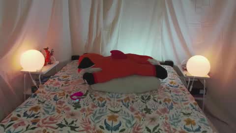 LoraFoxy online show from 04-13-26, 05:35