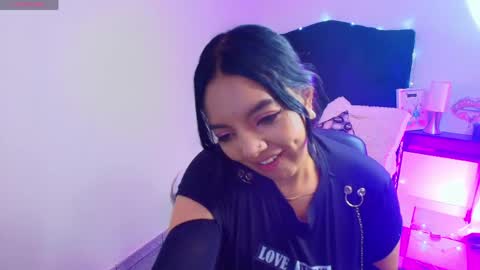 Snapshot of loren_44tits chatting on 05-05-26, 08:17 Loren online show from 05-05-26, 08:17