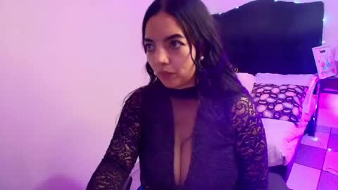 Snapshot of loren_44tits chatting on 05-24-26, 01:21 Loren online show from 05-24-26, 01:21