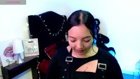 Snapshot of loren_44tits chatting on 06-27-26, 06:46 Loren online show from 06-27-26, 06:46