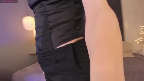 Snapshot of loren_daze chatting on 03-08-25, 02:08 Loren online show from 03-08-25, 02:08