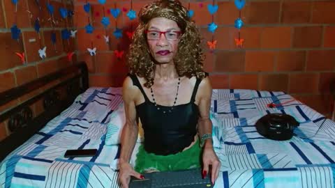 Snapshot of lorenacapelli chatting on 10-31-25, 11:22 Lorena Capelli online show from 10-31-25, 11:22