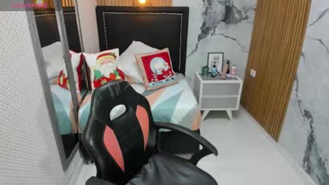 Snapshot of lorenadavies chatting on 11-25-25, 07:03 lorenadavies online show from 11-25-25, 07:03