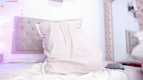 Snapshot of lorennahernandez chatting on 01-29-25, 03:04 Lorena online show from 01-29-25, 03:04