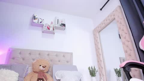 Snapshot of lorennahernandez chatting on 09-20-25, 11:22 Lorena online show from 09-20-25, 11:22