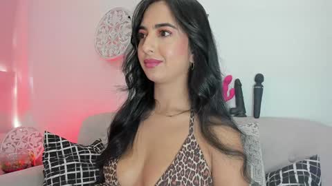 Snapshot of lorens_martin chatting on 01-15-25, 04:21 L O R E N online show from 01-15-25, 04:21