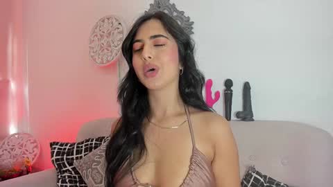 Snapshot of lorens_martin chatting on 01-26-25, 05:02 L O R E N online show from 01-26-25, 05:02