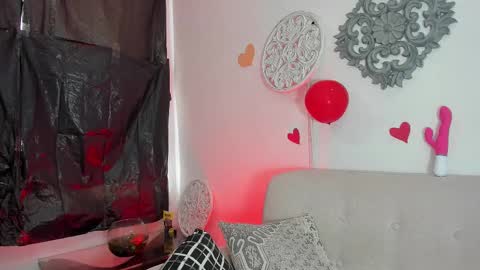 Snapshot of lorens_martin chatting on 02-25-25, 01:28 L O R E N online show from 02-25-25, 01:28