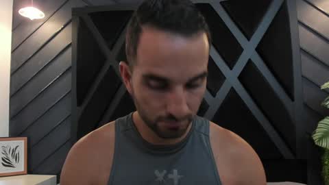  L O R E N Z O  Thumbs Up help  online show from 01-14-25, 08:26