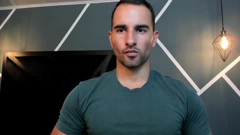  L O R E N Z O  Thumbs Up help  online show from 01-20-25, 05:48