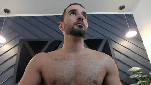  L O R E N Z O  Thumbs Up help  online show from 02-08-25, 09:25