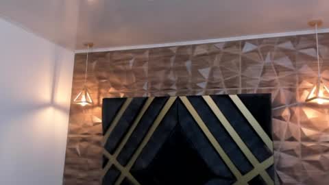  L O R E N Z O  Thumbs Up help  online show from 02-10-25, 05:19