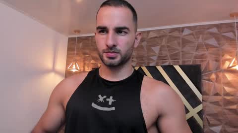  L O R E N Z O  Thumbs Up help  online show from 02-24-25, 05:53