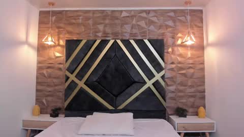  L O R E N Z O  Thumbs Up help  online show from 02-26-25, 05:17