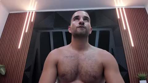  L O R E N Z O  Thumbs Up help  online show from 03-11-25, 09:48