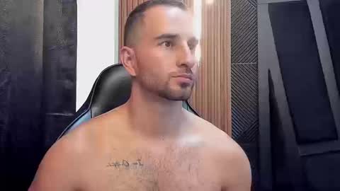  L O R E N Z O  Thumbs Up help  online show from 09-17-25, 05:25