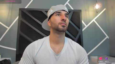  L O R E N Z O  Thumbs Up help  online show from 09-20-25, 11:11