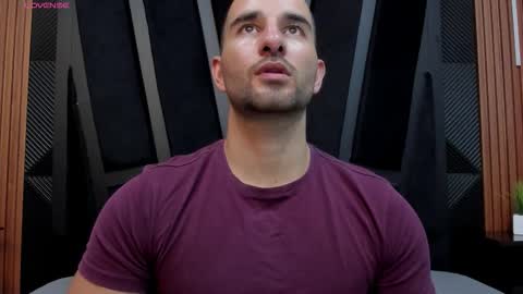  L O R E N Z O  Thumbs Up help  online show from 09-22-25, 05:59