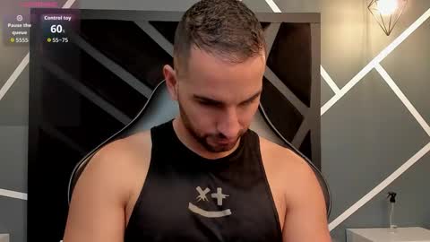  L O R E N Z O  Thumbs Up help  online show from 10-09-25, 05:22