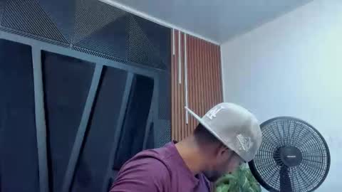  L O R E N Z O  Thumbs Up help  online show from 10-13-25, 05:35