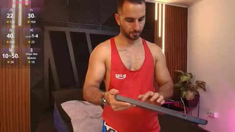  L O R E N Z O  Thumbs Up help  online show from 02-20-26, 07:03