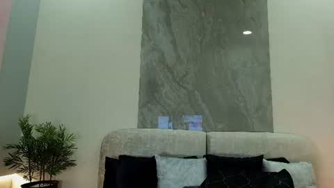 Snapshot of lorenzo_walker_ chatting on 06-29-26, 05:35 L O R E N Z O Thumbs Up help online show from 06-29-26, 05:35