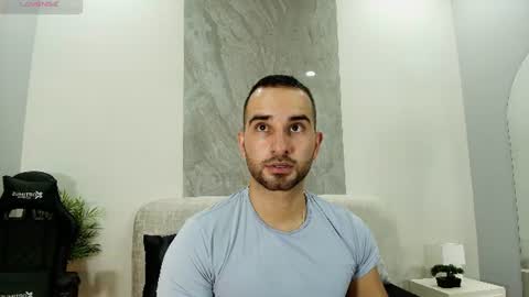 Snapshot of lorenzo_walker_ chatting on 07-06-26, 05:37 L O R E N Z O Thumbs Up help online show from 07-06-26, 05:37
