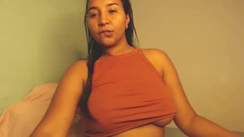 Snapshot of loretta_ chatting on 01-20-25, 02:32 Loretta Gmez online show from 01-20-25, 02:32