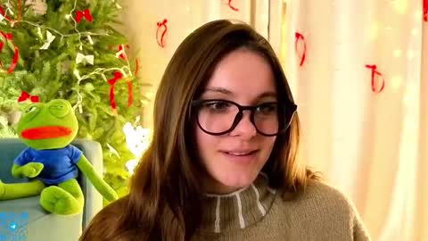 Chloe for Fan BlackHole online show from 12-19-25, 05:53