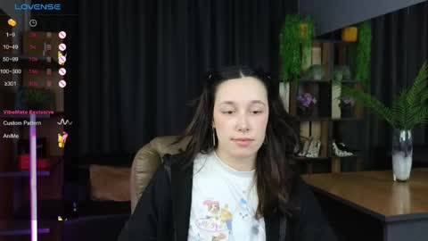 Snapshot of lori_juce chatting on 03-19-26, 12:20 Lara online show from 03-19-26, 12:20