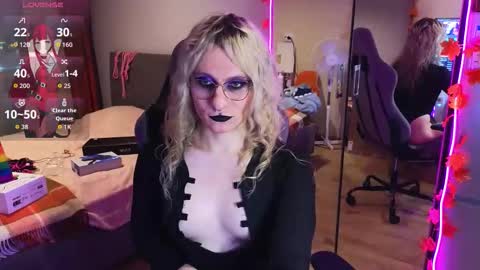 Lori -----------------------------------    online show from 10-29-25, 02:41