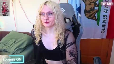 Lori -----------------------------------    online show from 04-20-26, 03:48