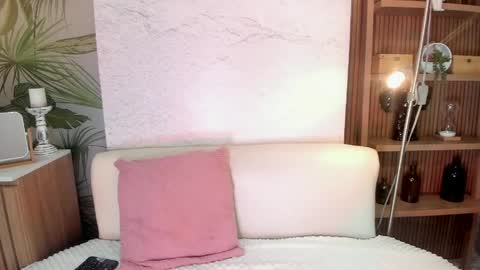 Lotti online show from 05-26-26, 08:16