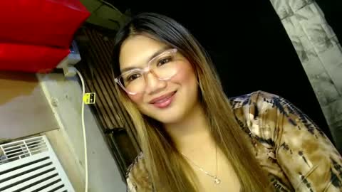 Snapshot of louheart chatting on 01-03-25, 10:51 Sweet online show from 01-03-25, 10:51