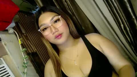 Snapshot of louheart chatting on 02-09-25, 06:05 Sweet online show from 02-09-25, 06:05