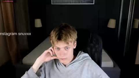 Snapshot of louie_evans chatting on 09-09-25, 09:03 louie_evans online show from 09-09-25, 09:03