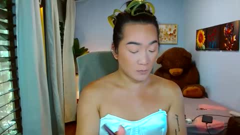 Snapshot of louie_sexy chatting on 04-23-26, 05:30 Cathy online show from 04-23-26, 05:30