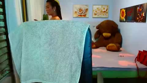Snapshot of louie_sexy chatting on 04-25-26, 07:00 Cathy online show from 04-25-26, 07:00