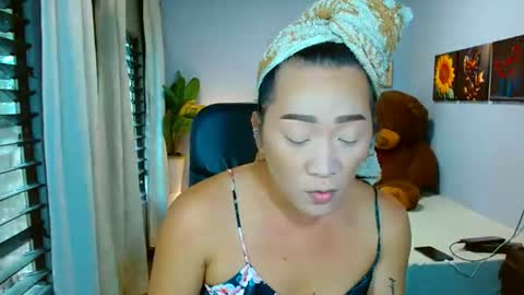 Snapshot of louie_sexy chatting on 07-17-26, 05:47 Cathy online show from 07-17-26, 05:47