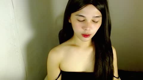 Snapshot of louilalicious chatting on 12-17-25, 01:00 louilalicious online show from 12-17-25, 01:00