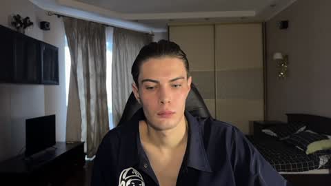 Snapshot of louis_preston chatting on 12-20-24, 04:53 Mark online show from 12-20-24, 04:53