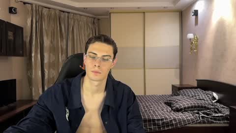 Snapshot of louis_preston chatting on 01-14-25, 02:19 Mark online show from 01-14-25, 02:19