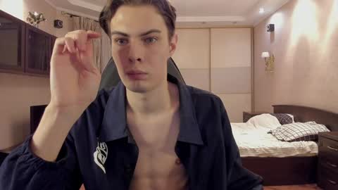 Snapshot of louis_preston chatting on 01-30-25, 04:45 Mark online show from 01-30-25, 04:45