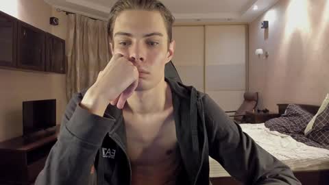 Snapshot of louis_preston chatting on 02-04-25, 11:16 Mark online show from 02-04-25, 11:16